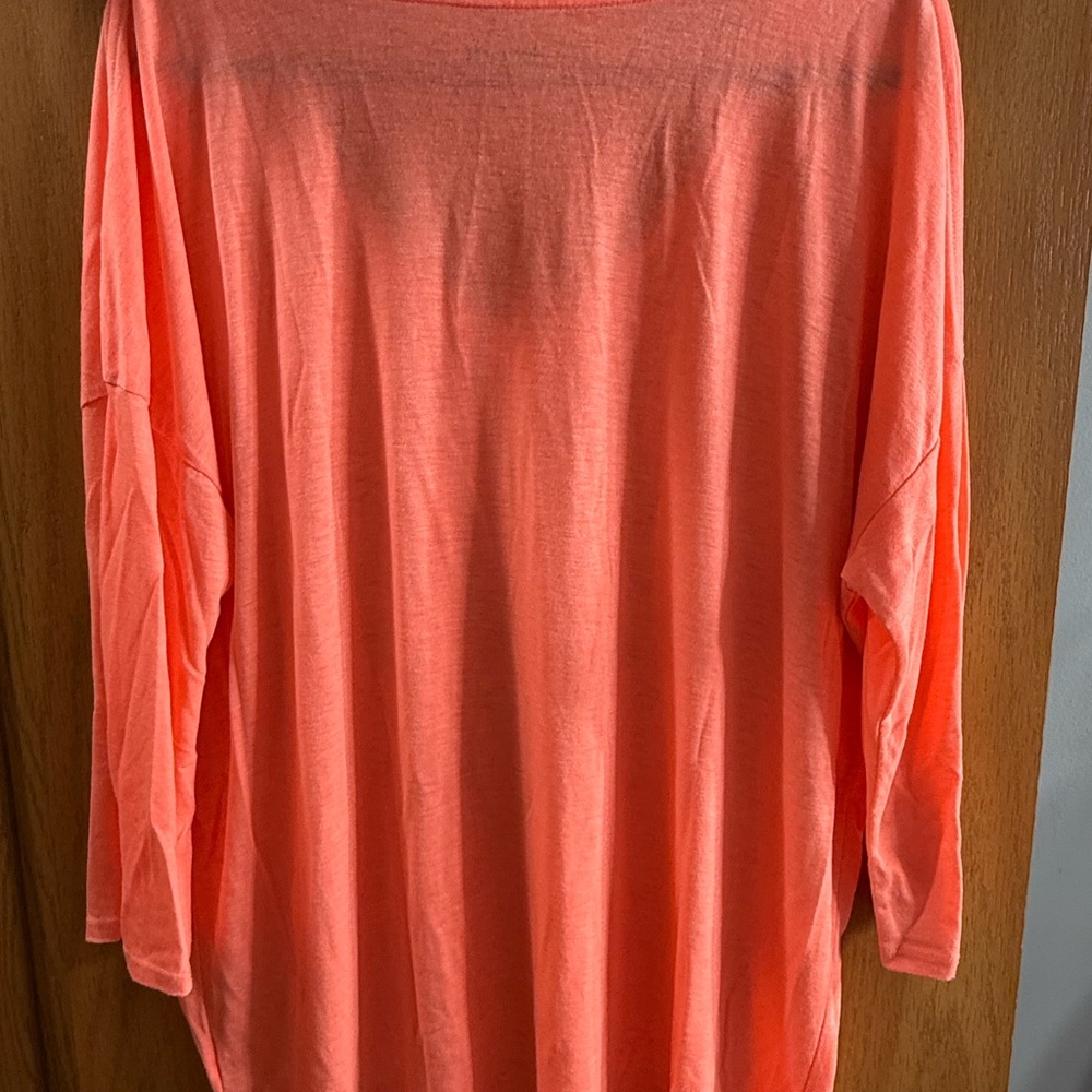 Hurley Women's V-Neck Coral 3/4 Length Sleeve Tee - Picture 3 of 3